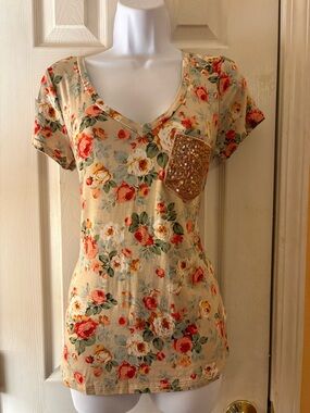 Sequin Pocket Floral V-Neck Short Sleeve Tee - Beige/Coral